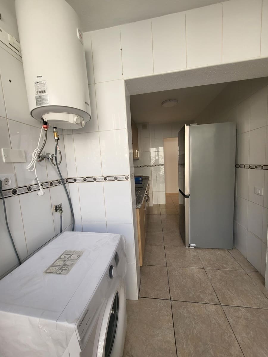 3 soverom Leilighet til leie i Los Cristianos med svømmebasseng - € 1 800 (Ref: 9502457)