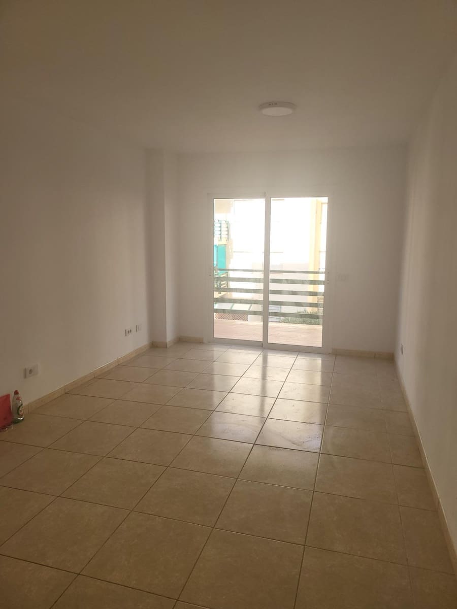 3 soverom Leilighet til leie i Los Cristianos med svømmebasseng - € 1 800 (Ref: 9502457)