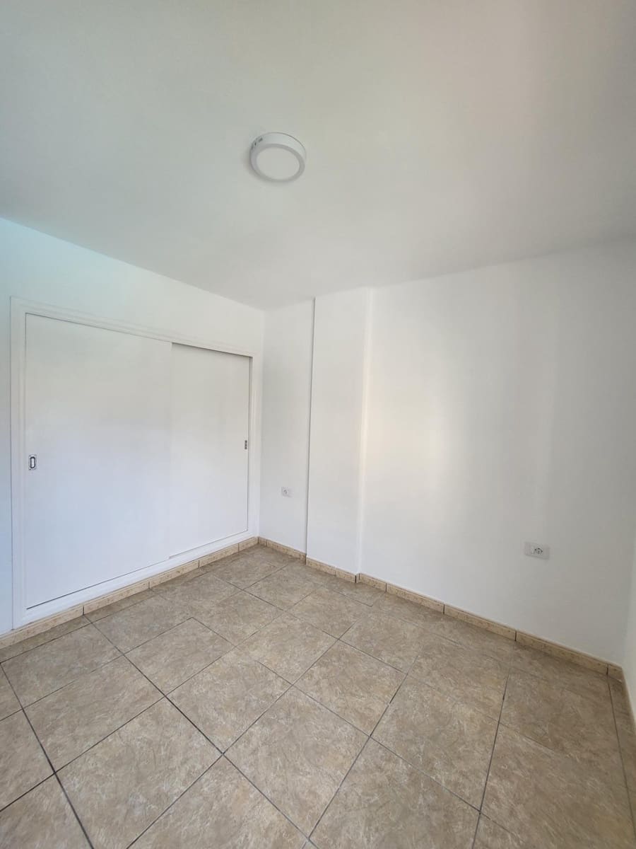 3 soverom Leilighet til leie i Los Cristianos med svømmebasseng - € 1 800 (Ref: 9502457)