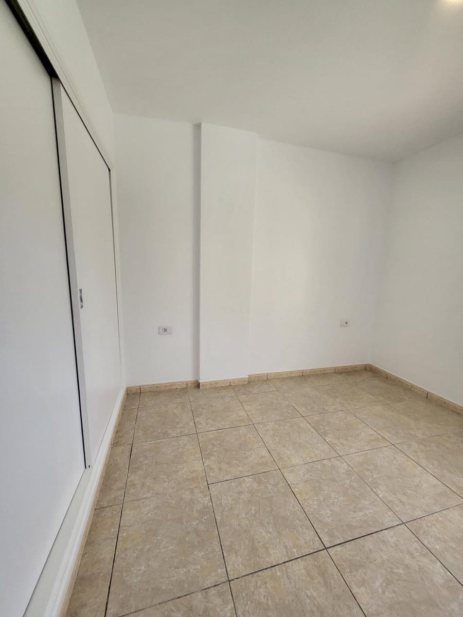 3 soverom Leilighet til leie i Los Cristianos med svømmebasseng - € 1 800 (Ref: 9502457)