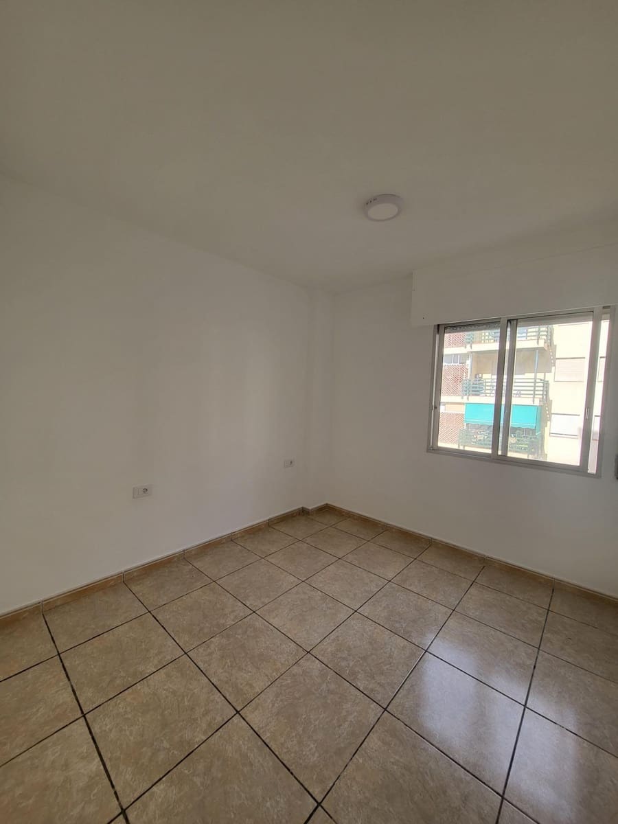 3 soverom Leilighet til leie i Los Cristianos med svømmebasseng - € 1 800 (Ref: 9502457)