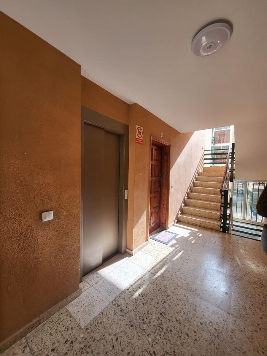 3 soverom Leilighet til leie i Los Cristianos med svømmebasseng - € 1 800 (Ref: 9502457)