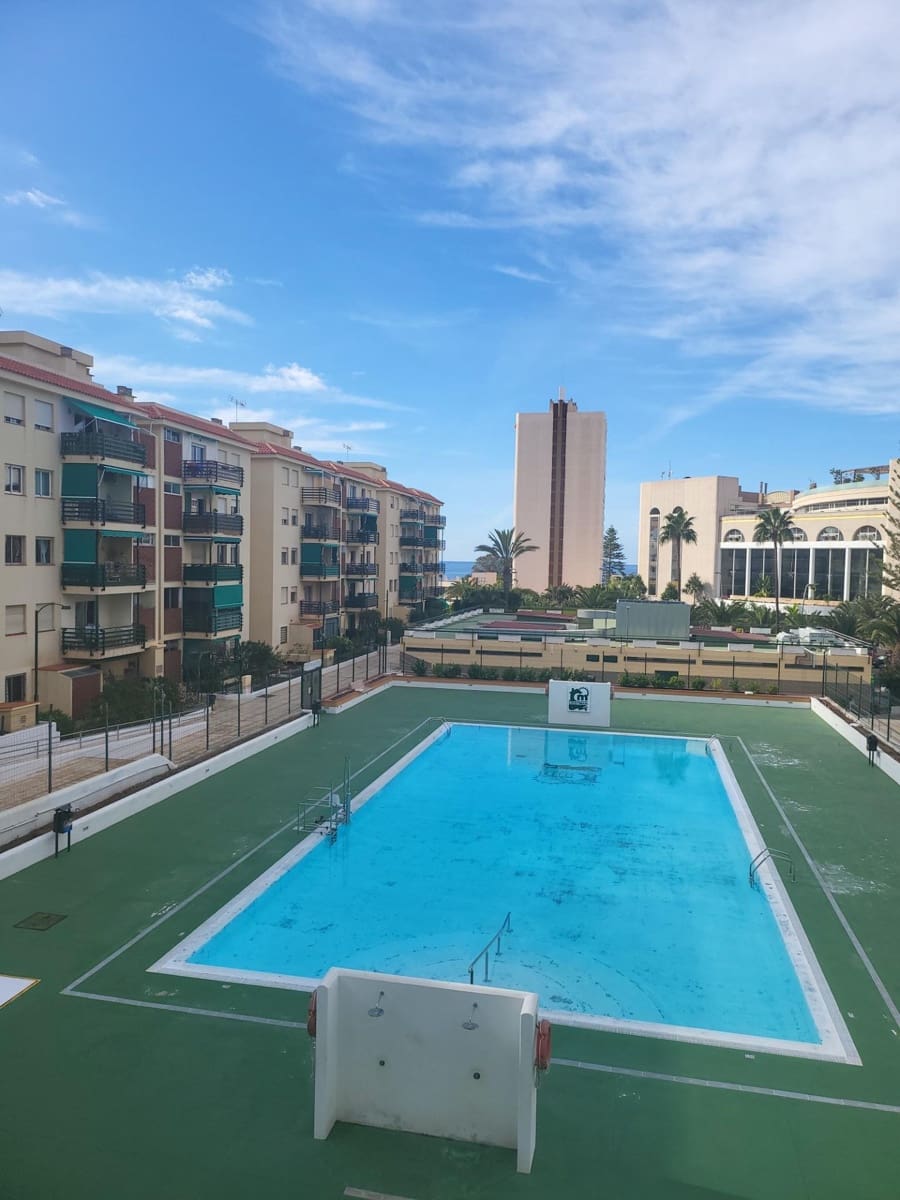 3 bedroom Apartment for rent in Los Cristianos with pool garage - € 1,700 (Ref: 9502457)