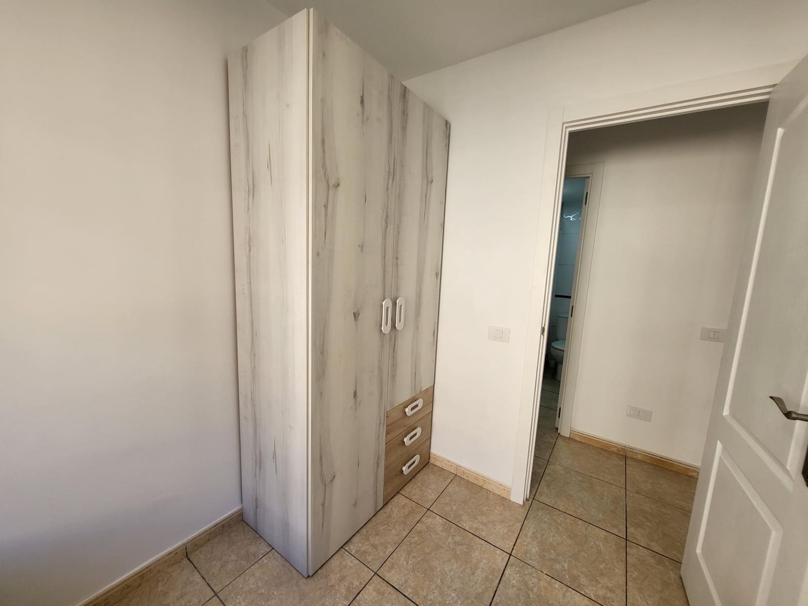 3 bedroom Apartment for rent in Los Cristianos with pool garage - € 1,700 (Ref: 9502457)