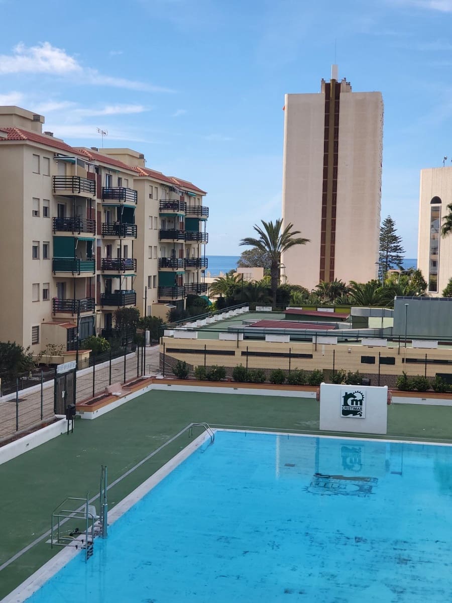 3 bedroom Apartment for rent in Los Cristianos with pool garage - € 1,700 (Ref: 9502457)