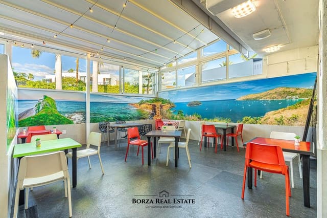 Kaupallinen myytävänä paikassa Playa de las Américas, Adeje - 59 000 € (Ref: 9504373)