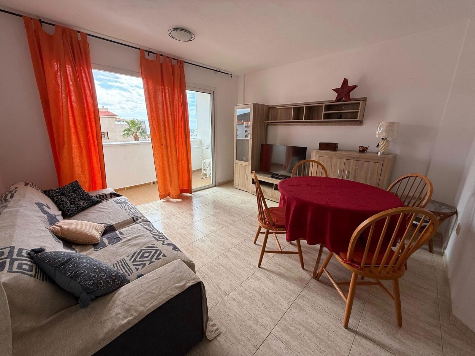 1 bedroom Apartment for rent in Los Cristianos - € 1,300 (Ref: 9509031)