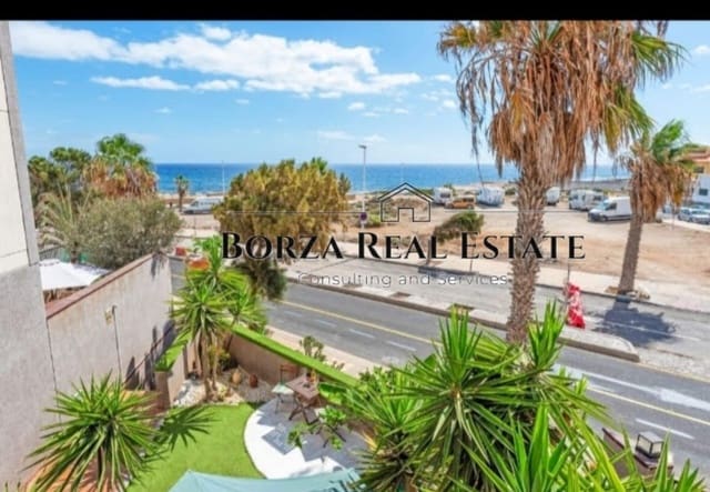 4 sovrum Radhus till salu i El Medano, Granadilla de Abona med garage - 720 000 € (Ref: 9519030)