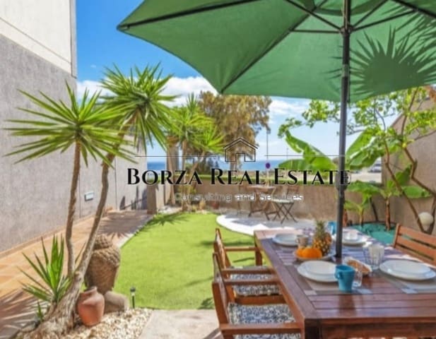 4 soverom Rekkehus til salgs i El Medano, Granadilla de Abona med garasje - € 670 000 (Ref: 9519030)