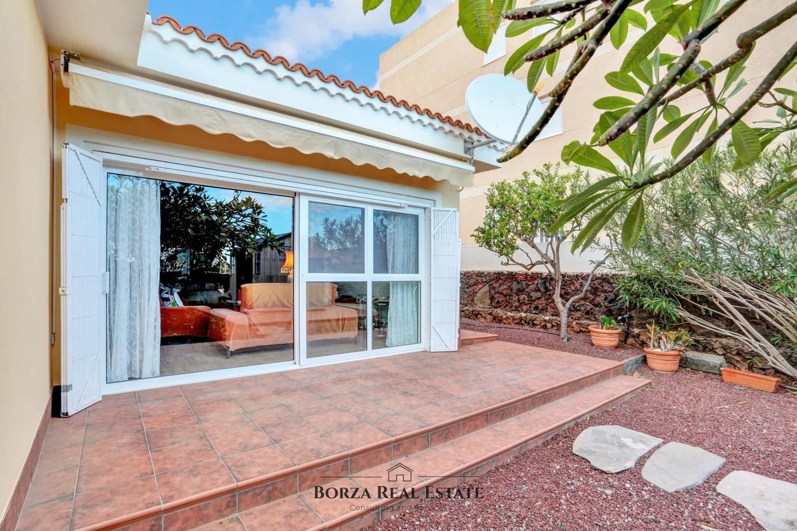 3 bedroom Villa for sale in Costa del Silencio with garage - € 550,000 (Ref: 9530783)