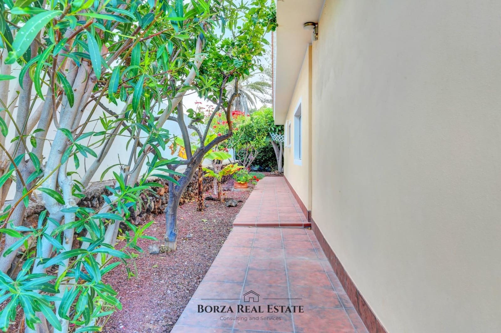 3 bedroom Villa for sale in Costa del Silencio with garage - € 550,000 (Ref: 9530783)