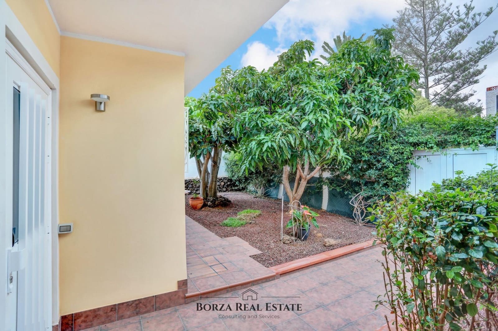 3 bedroom Villa for sale in Costa del Silencio with garage - € 550,000 (Ref: 9530783)