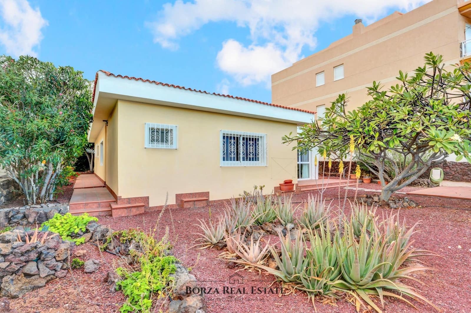 3 bedroom Villa for sale in Costa del Silencio with garage - € 550,000 (Ref: 9530783)