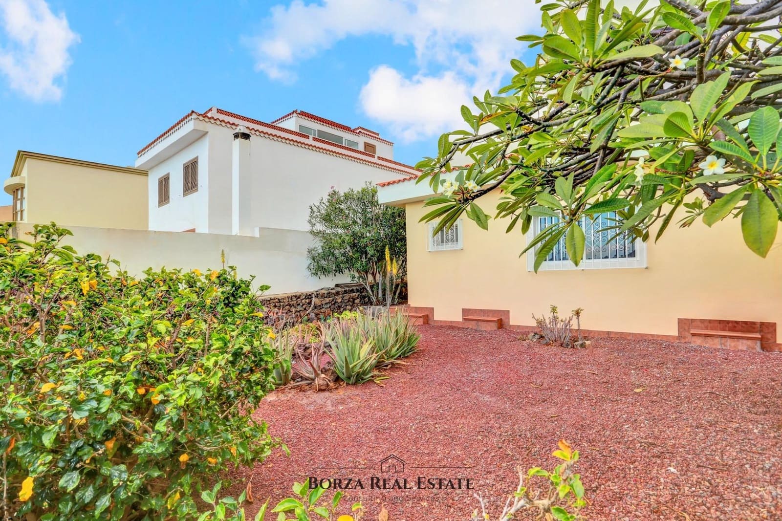 3 bedroom Villa for sale in Costa del Silencio with garage - € 550,000 (Ref: 9530783)