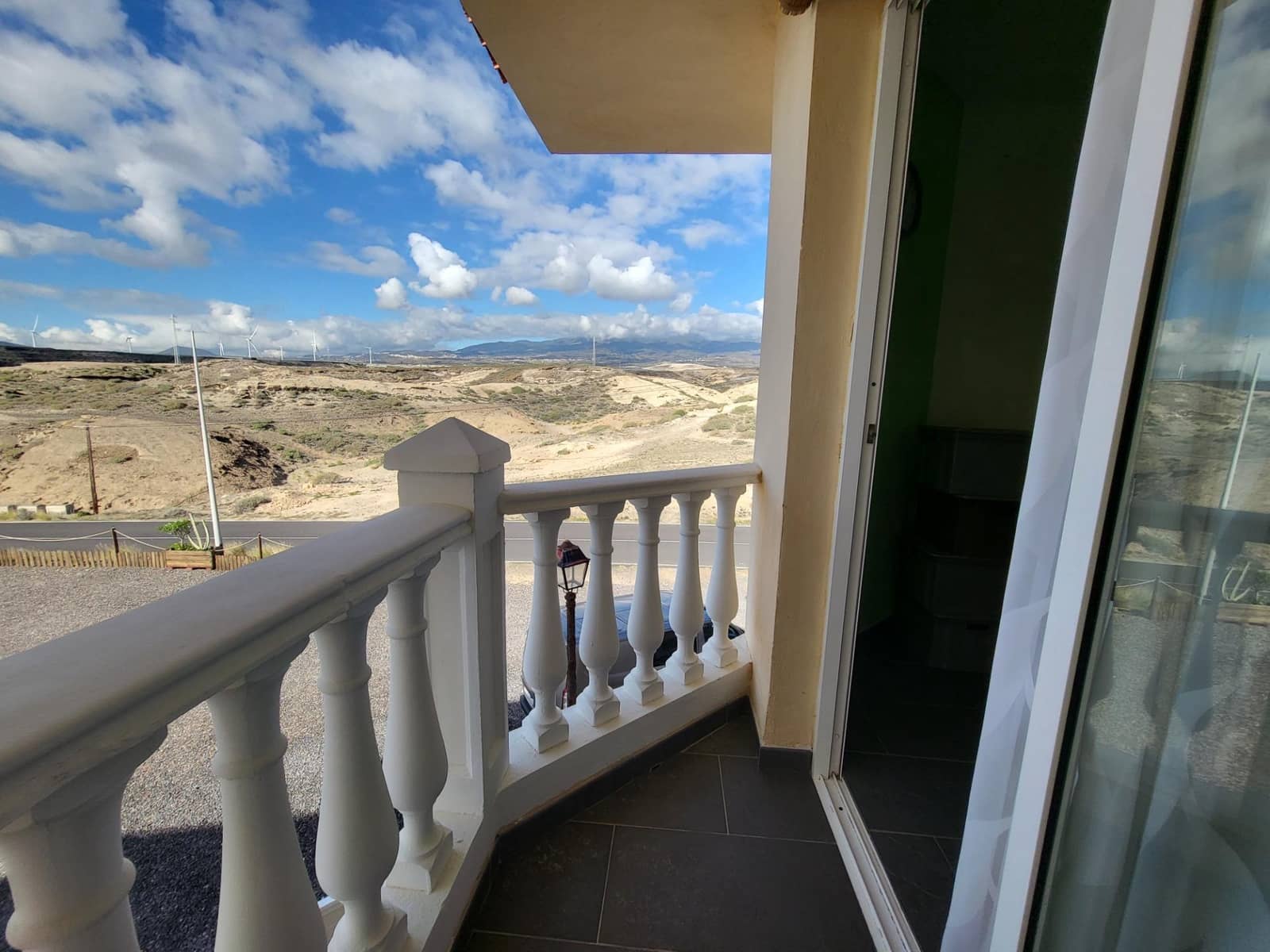 2 bedroom Terraced Villa for sale in Arico with garage - € 305,000 (Ref: 9541220)