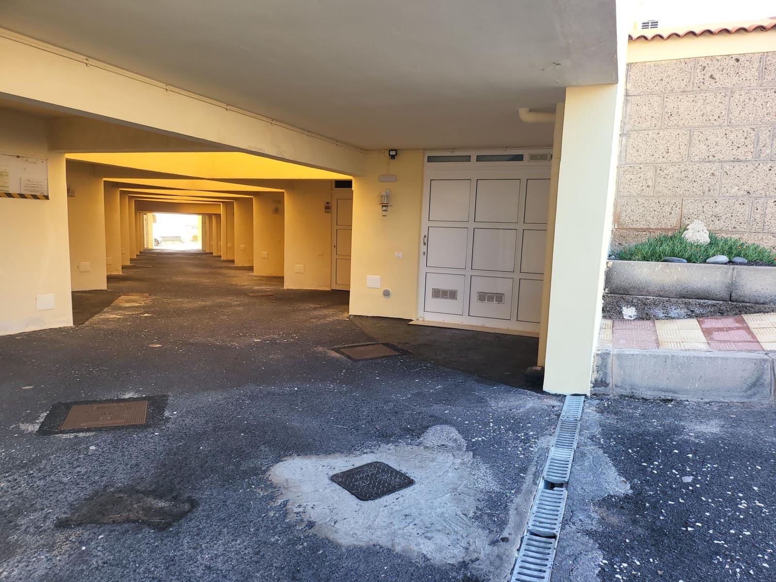 2 bedroom Terraced Villa for sale in Arico with garage - € 305,000 (Ref: 9541220)