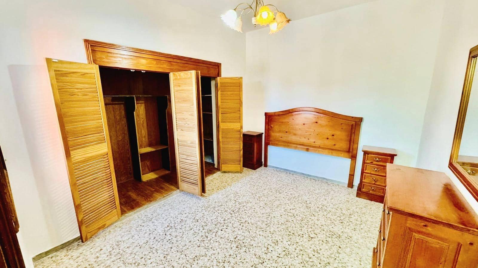 5 bedroom Villa for sale in San Cristobal de La Laguna with garage - € 435,000 (Ref: 9555969)