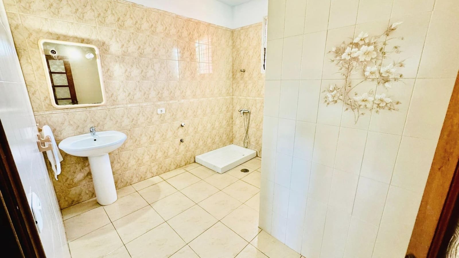 5 bedroom Villa for sale in San Cristobal de La Laguna with garage - € 435,000 (Ref: 9555969)