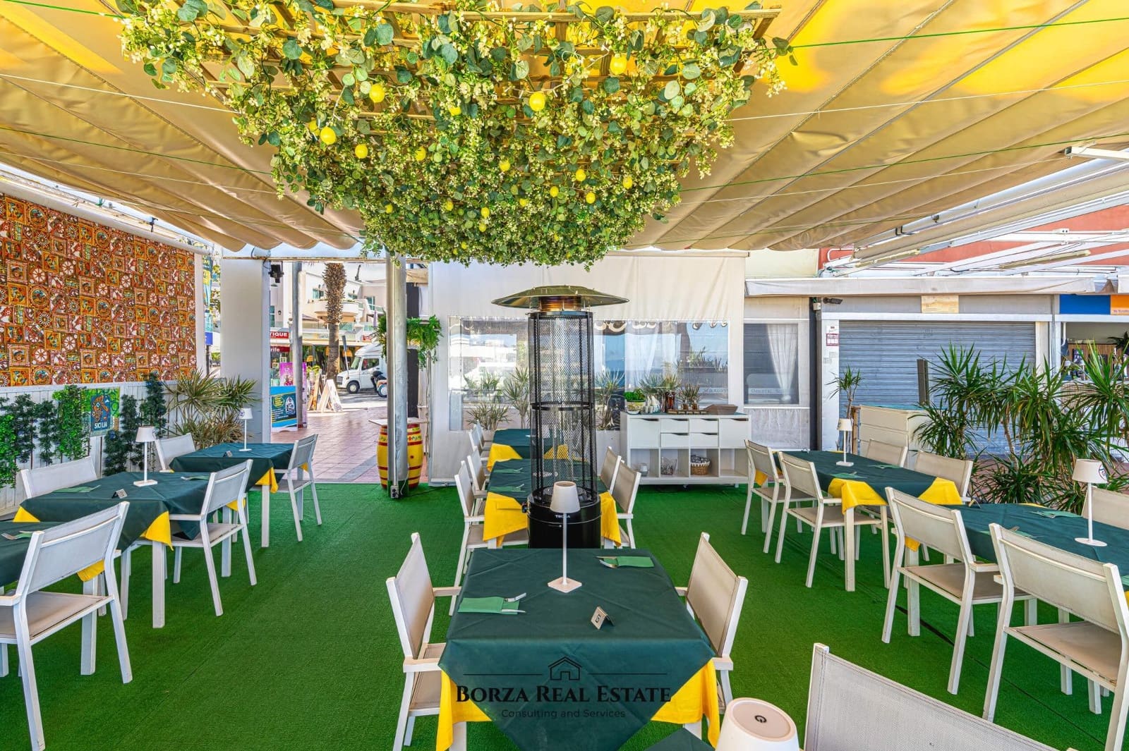 Commercieel te koop in Costa Adeje - € 125.000 (Ref: 9568783)