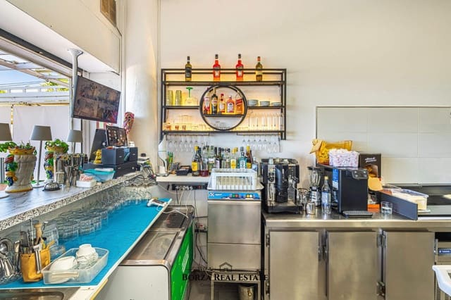 Commercial for sale in San Eugenio Bajo, Adeje - € 99,000 (Ref: 9568783)