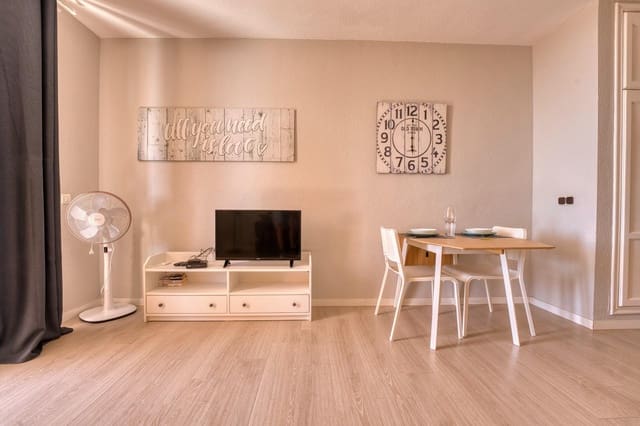 Yksiö vuokrattavana paikassa San Eugenio Alto, Adeje - 850 € (Ref: 9586607)