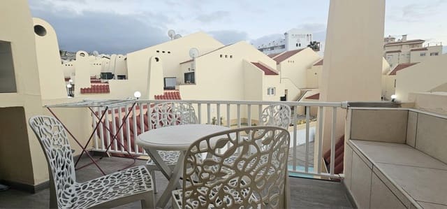 1 Zimmer Apartment zu vermieten in Torviscas Bajo, Adeje mit Pool - 1.000 € (Ref: 9622412)