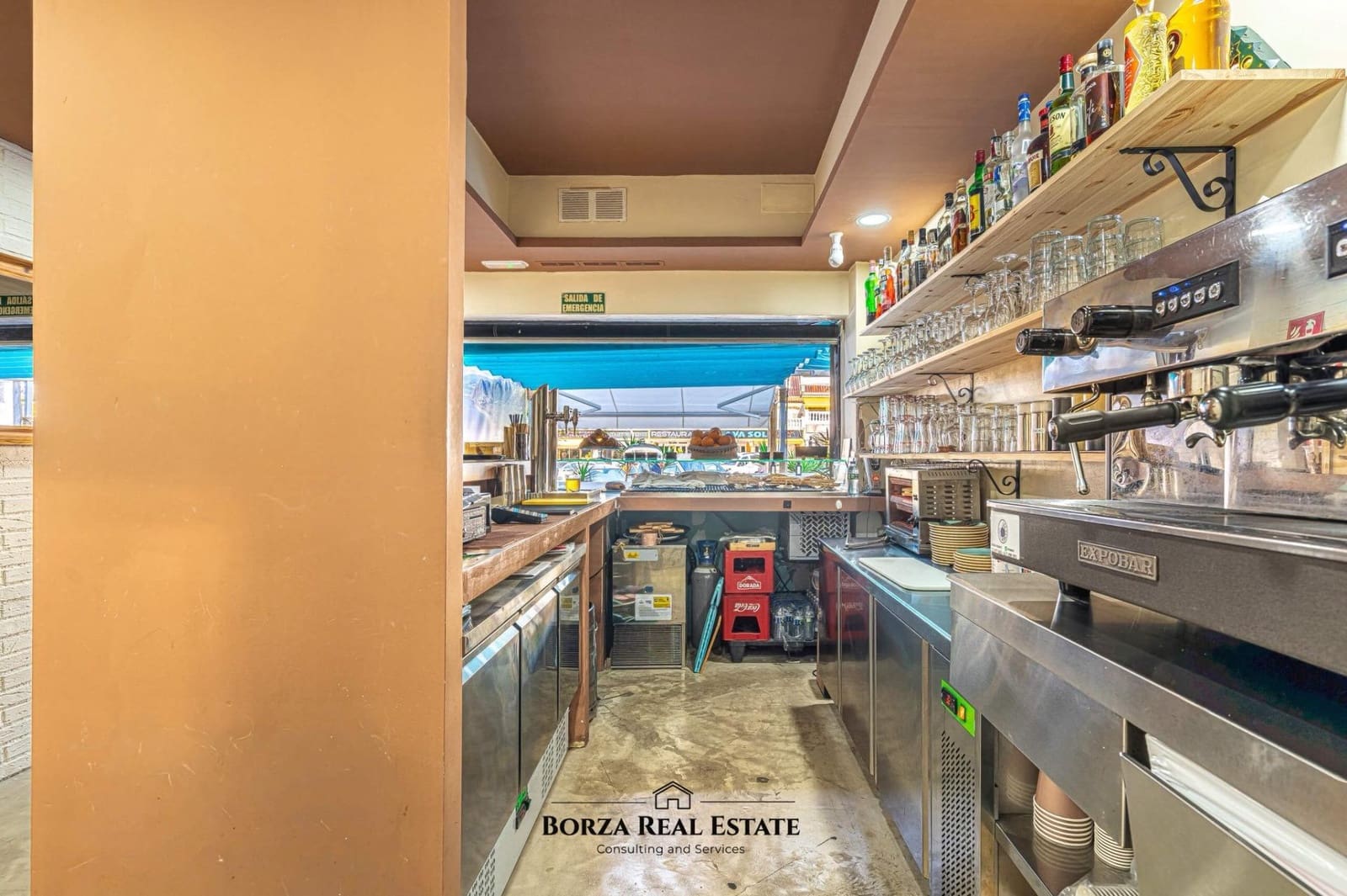 Commercial for rent in Playa de las Americas - € 1,400 (Ref: 9659515)