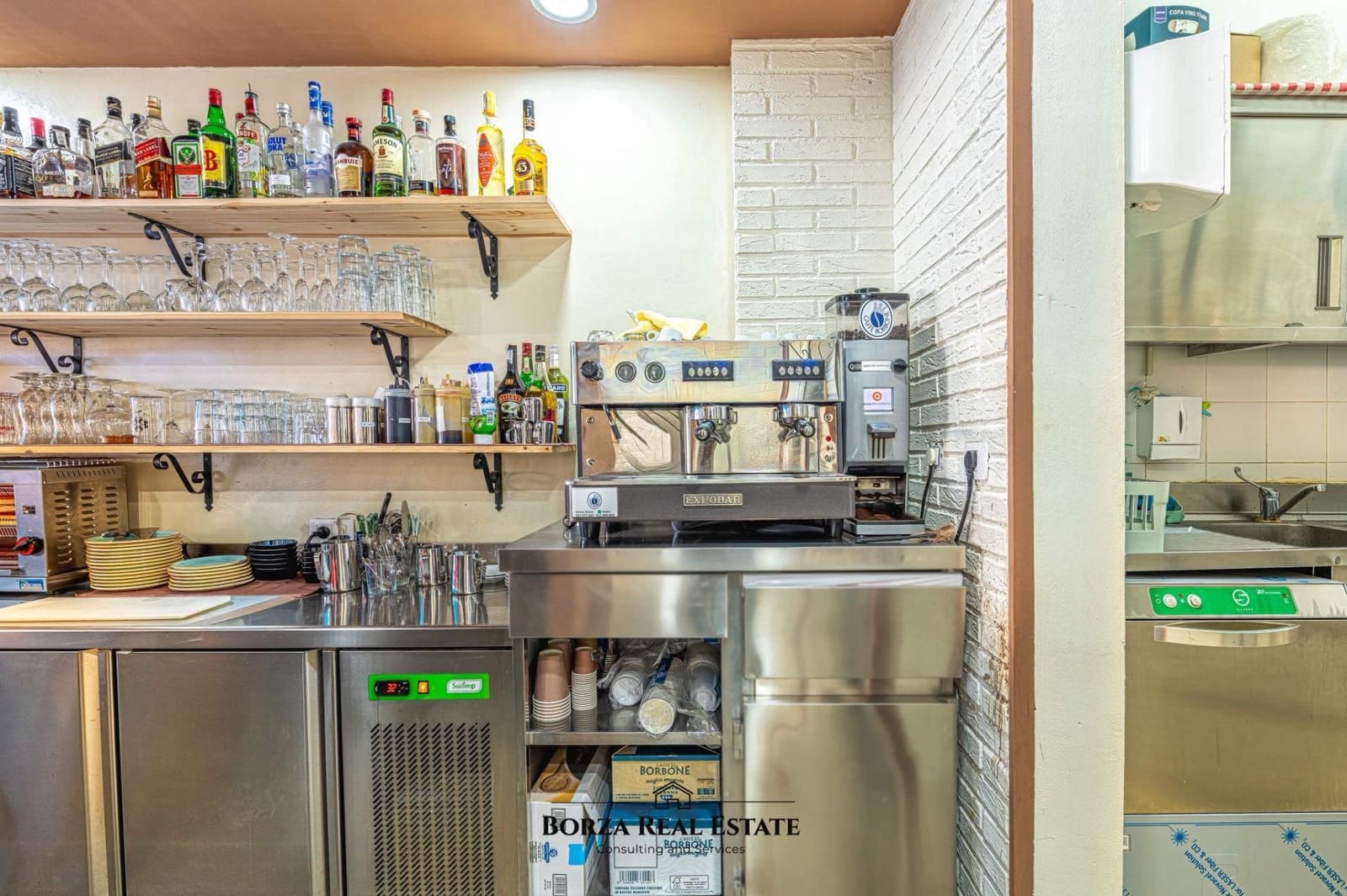 Commercial for rent in Playa de las Americas - € 1,400 (Ref: 9659515)