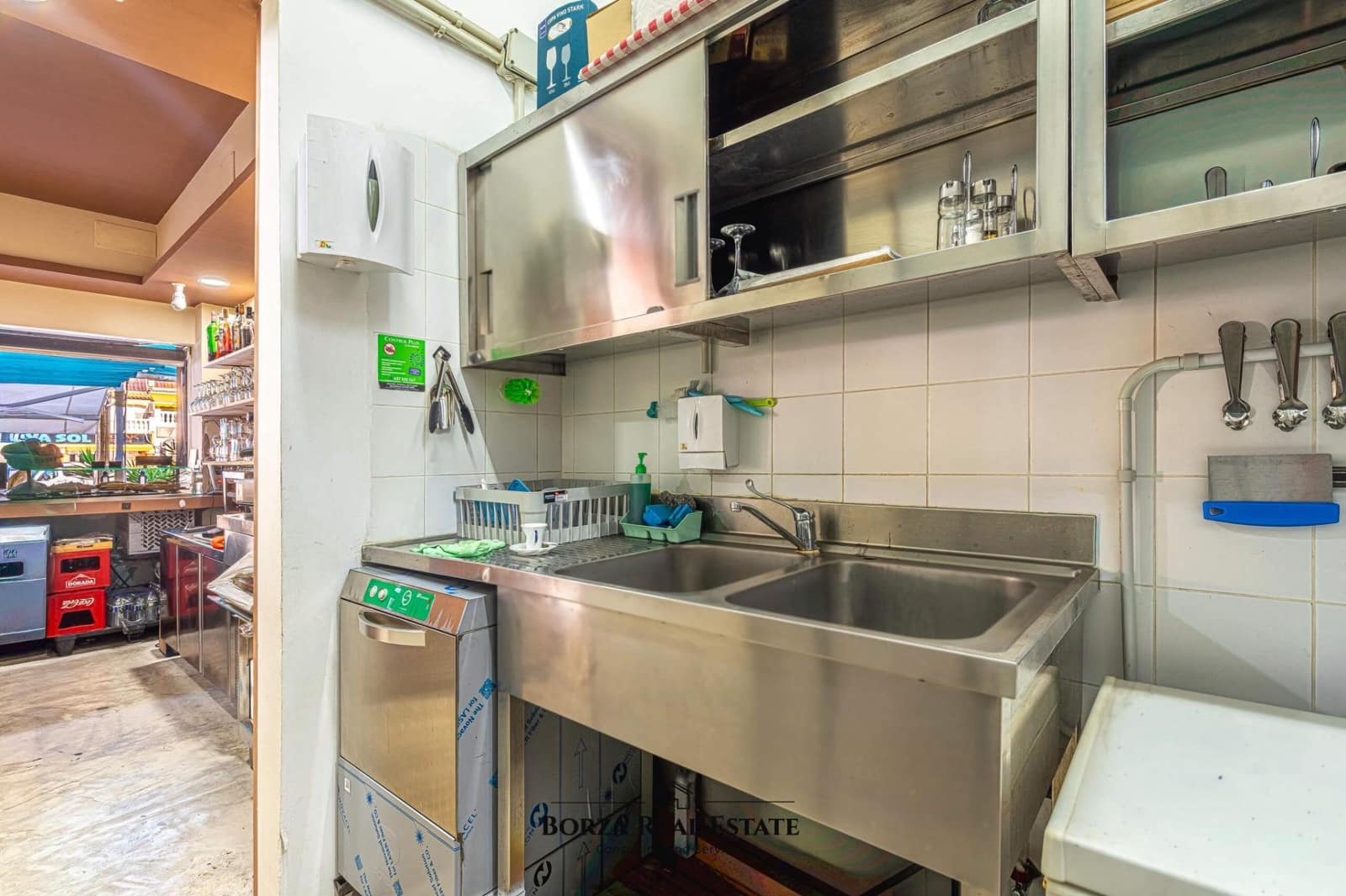 Commercial for rent in Playa de las Americas - € 1,400 (Ref: 9659515)