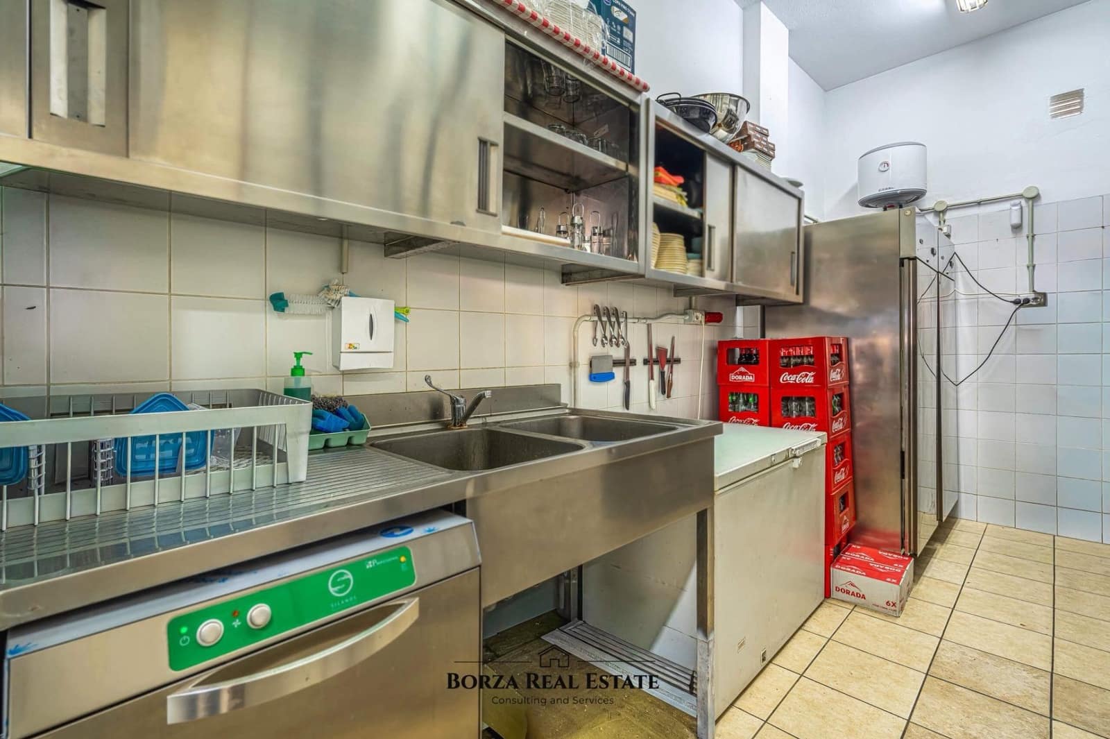 Commercial for rent in Playa de las Americas - € 1,400 (Ref: 9659515)