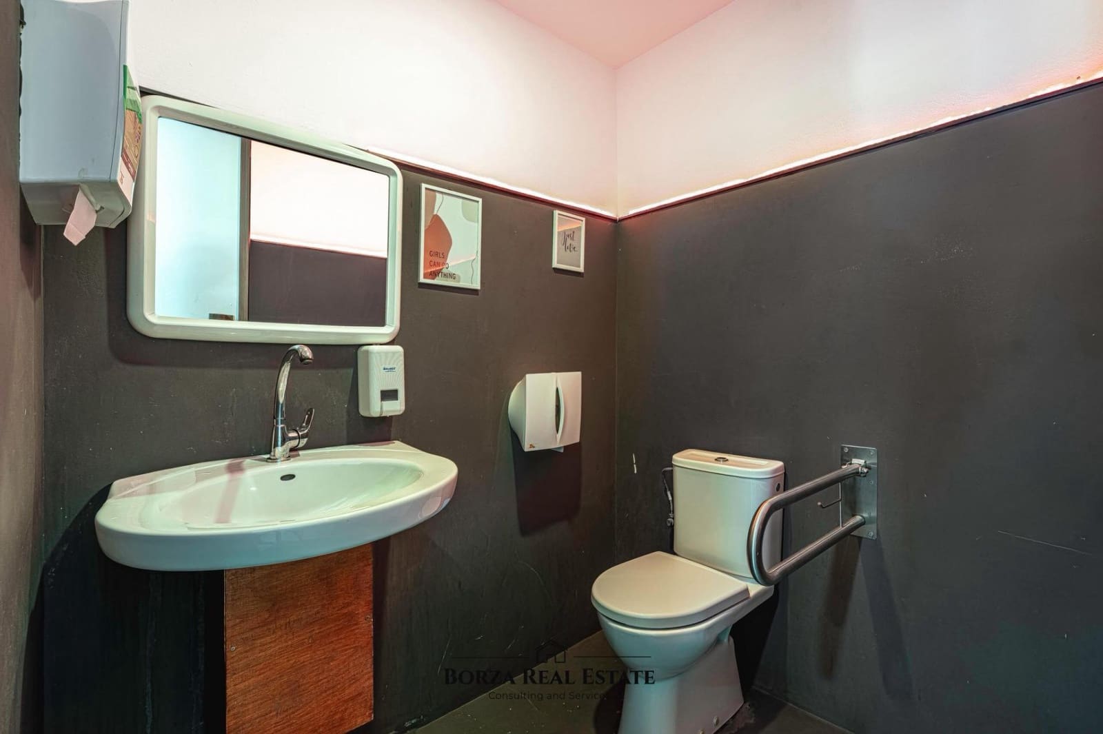 Commercial for rent in Playa de las Americas - € 1,400 (Ref: 9659515)