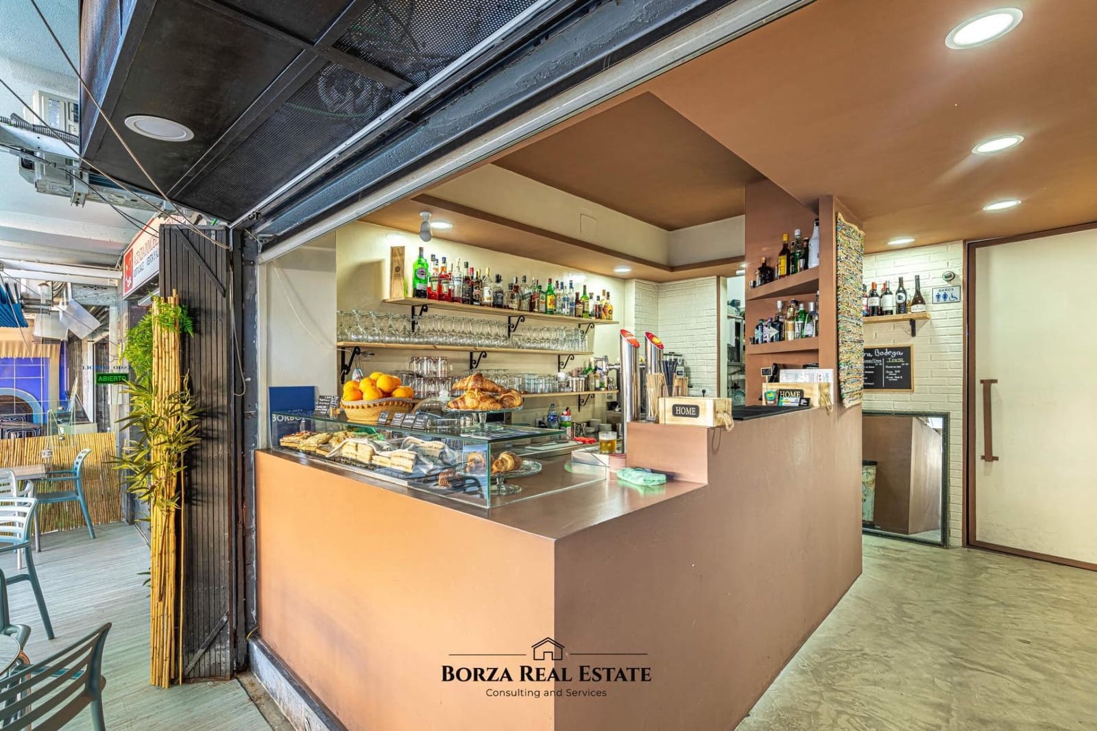 Commercial for rent in Playa de las Americas - € 1,400 (Ref: 9659515)