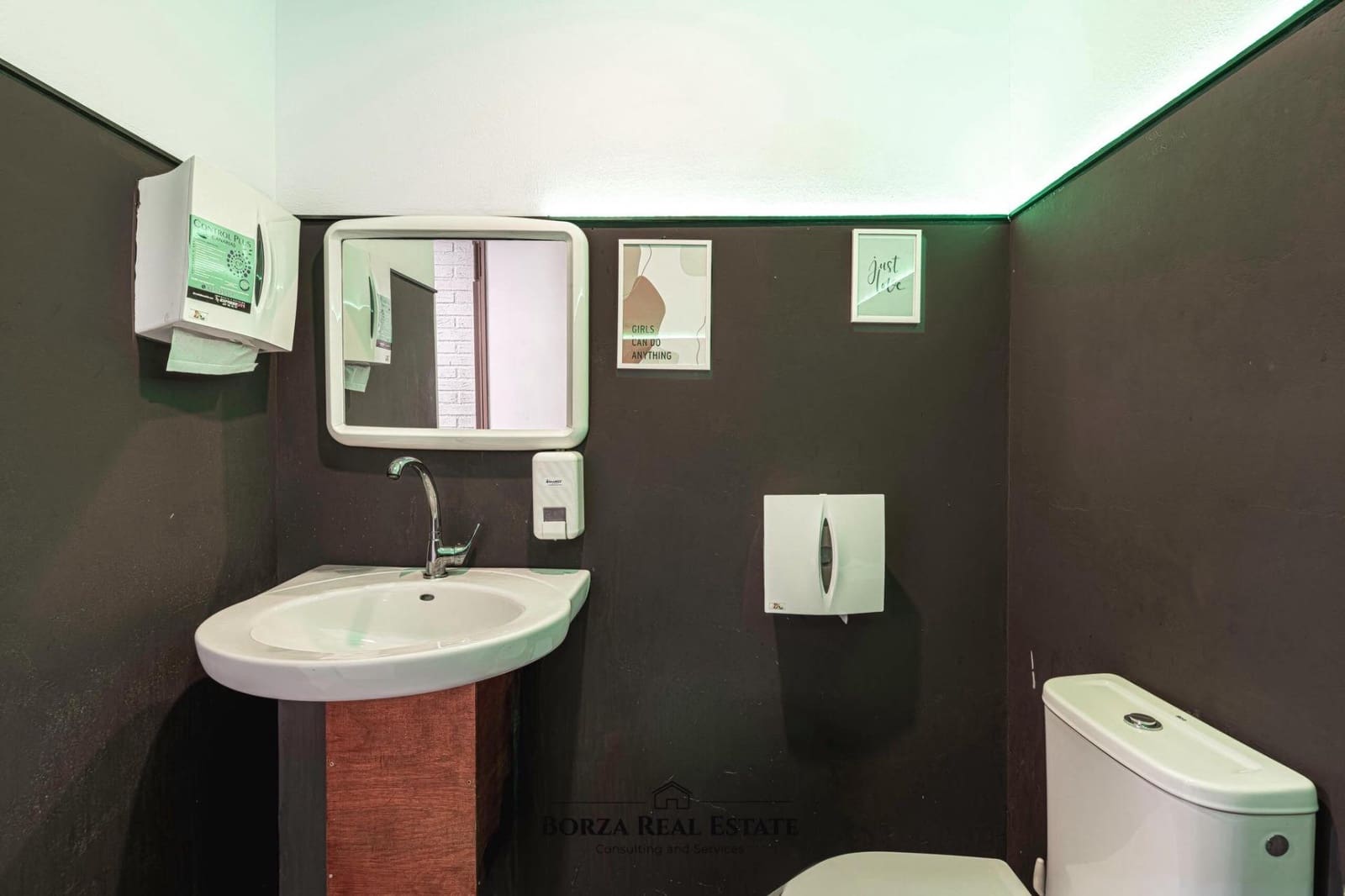 Commercial for rent in Playa de las Americas - € 1,400 (Ref: 9659515)