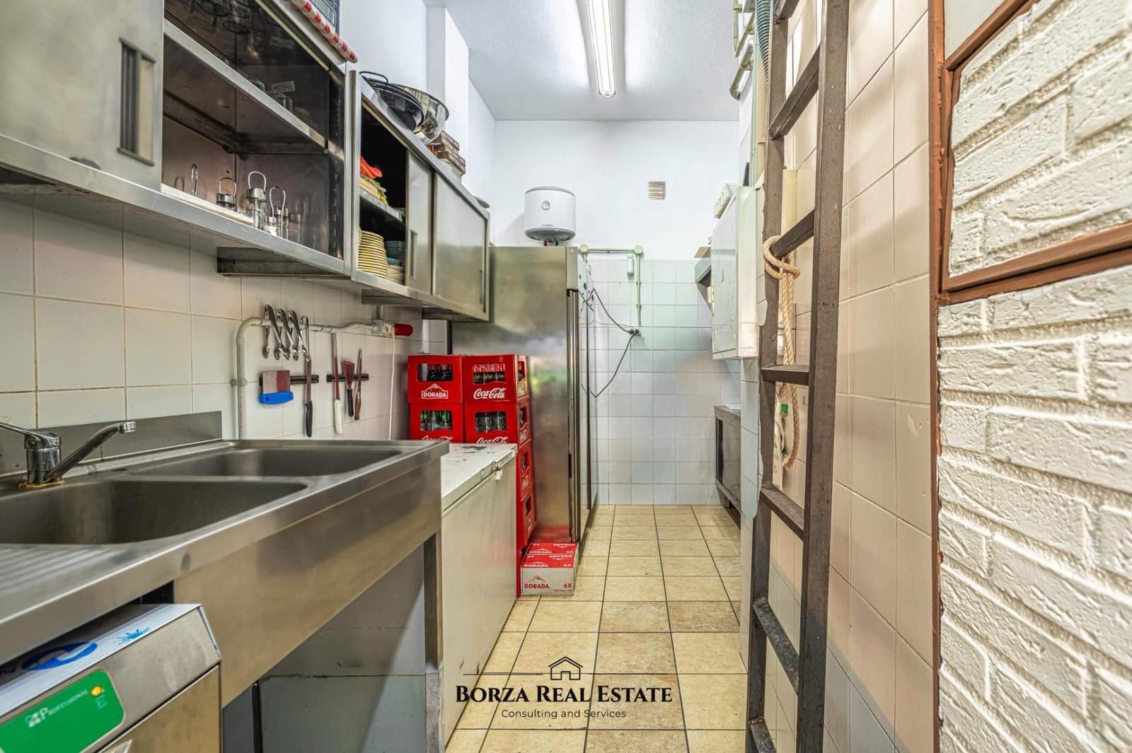 Commercial for rent in Playa de las Americas - € 1,400 (Ref: 9659515)