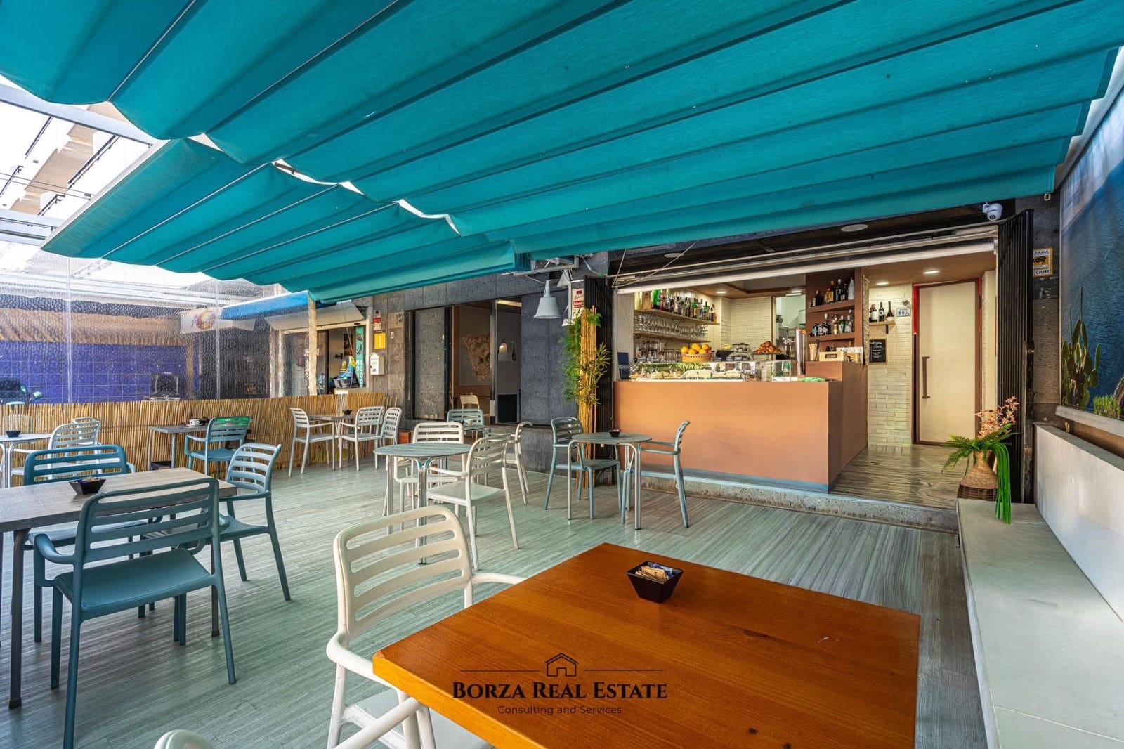 Commercial for rent in Playa de las Americas - € 1,400 (Ref: 9659515)