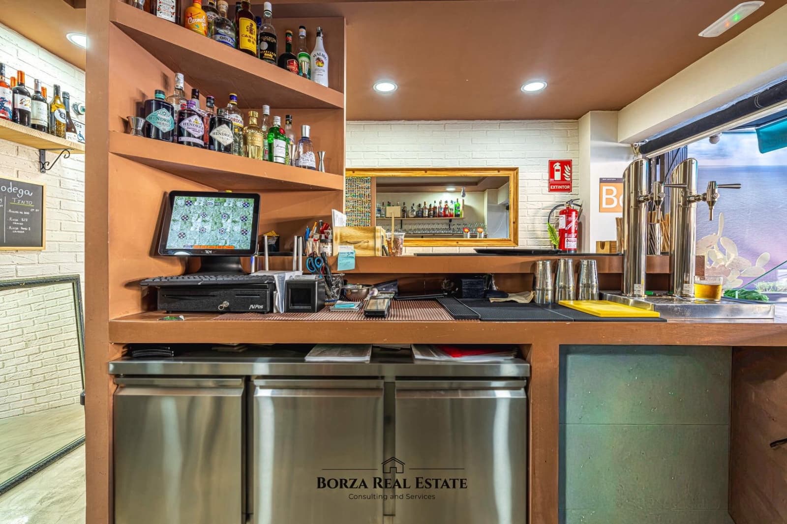 Commercial for rent in Playa de las Americas - € 1,400 (Ref: 9659515)