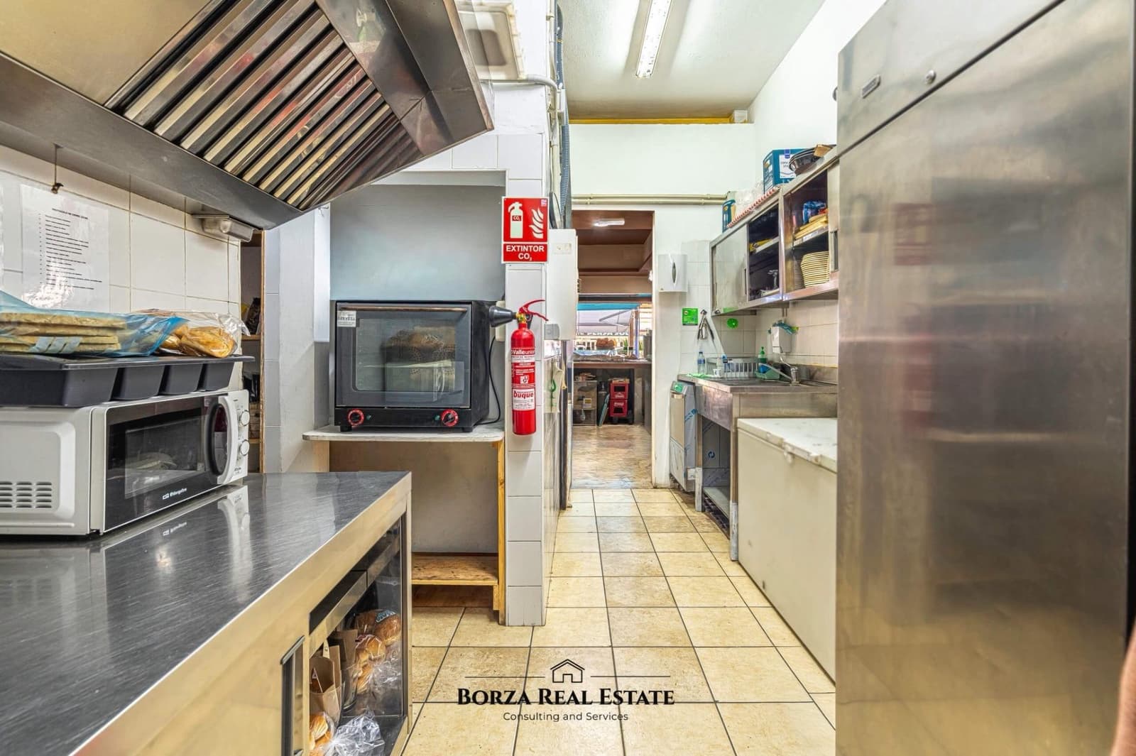 Commercial for rent in Playa de las Americas - € 1,400 (Ref: 9659515)