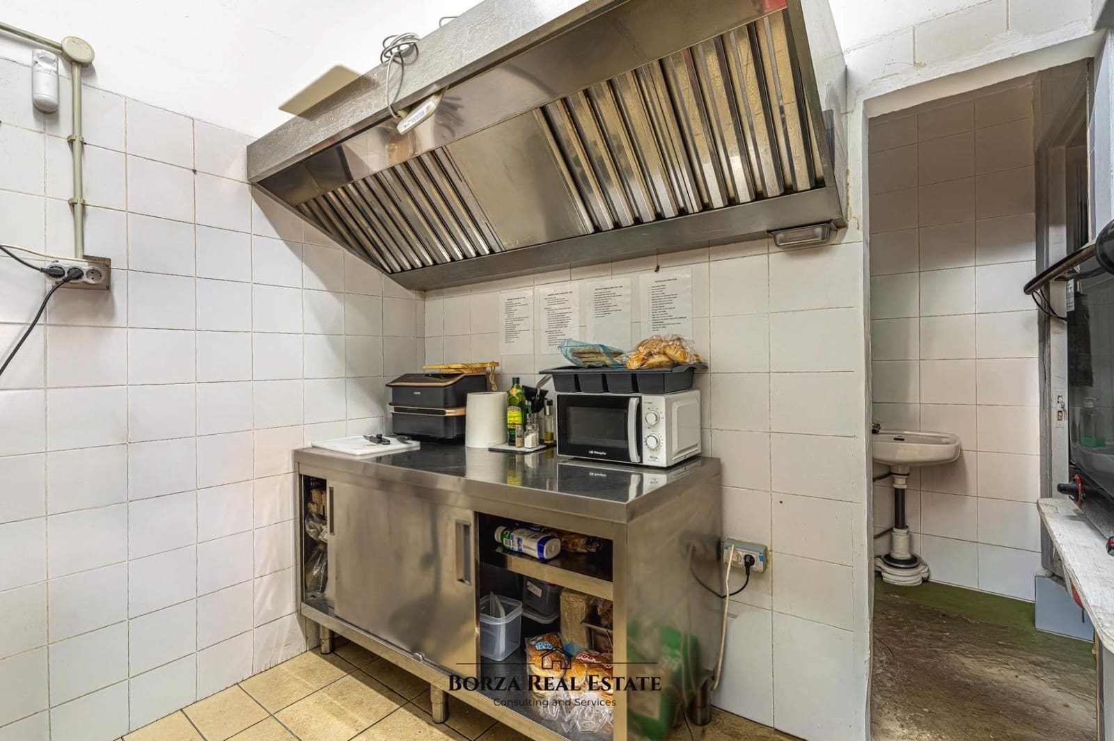 Commercial for rent in Playa de las Americas - € 1,400 (Ref: 9659515)