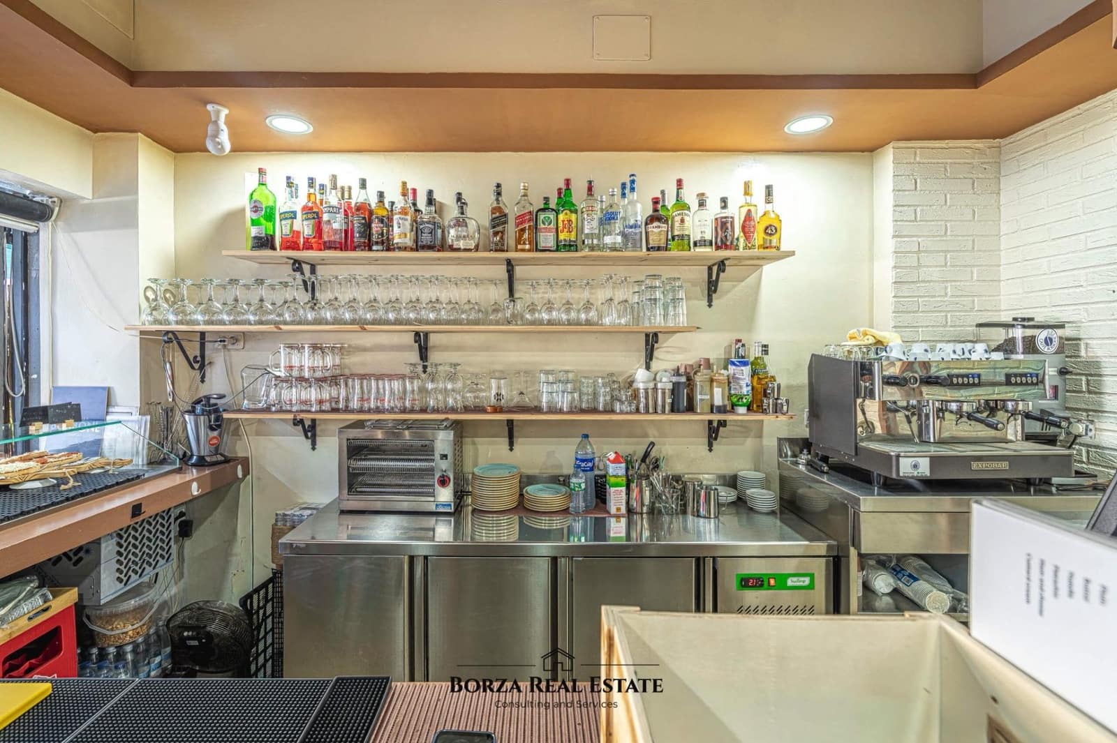 Commercial for rent in Playa de las Americas - € 1,400 (Ref: 9659515)