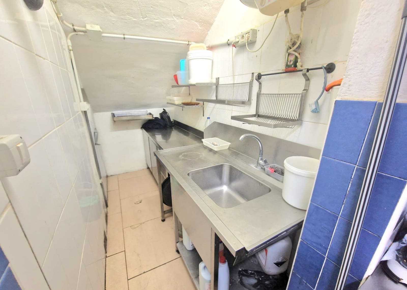 Commercial for rent in Adeje - € 1,000 (Ref: 9690698)