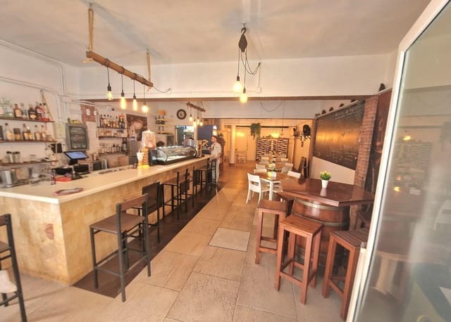 Commercial for rent in Casco Urbano, Adeje - € 1,000 (Ref: 9690698)