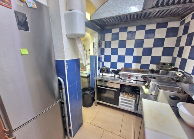 Commercial for rent in Casco Urbano, Adeje - € 1,000 (Ref: 9690698)