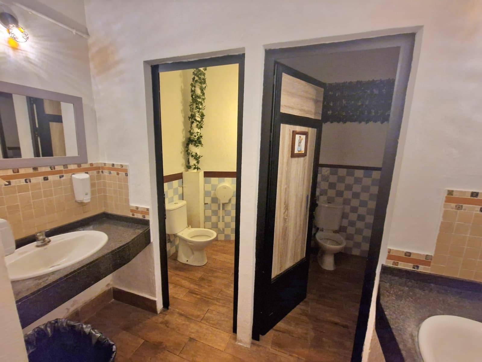 Commercial for rent in Adeje - € 1,000 (Ref: 9690698)