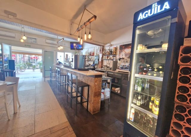 Commercial for rent in Casco Urbano, Adeje - € 1,000 (Ref: 9690698)