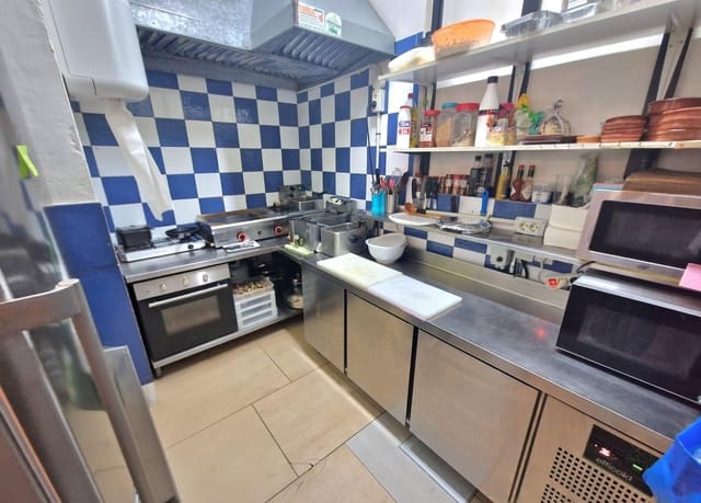 Commercial for rent in Casco Urbano, Adeje - € 1,000 (Ref: 9690698)