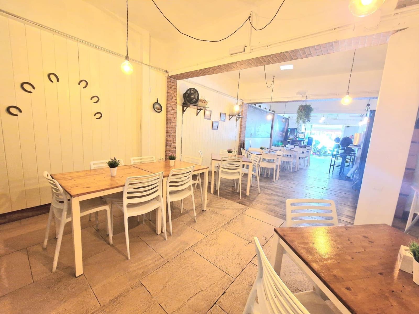 Commercial for rent in Adeje - € 1,000 (Ref: 9690698)