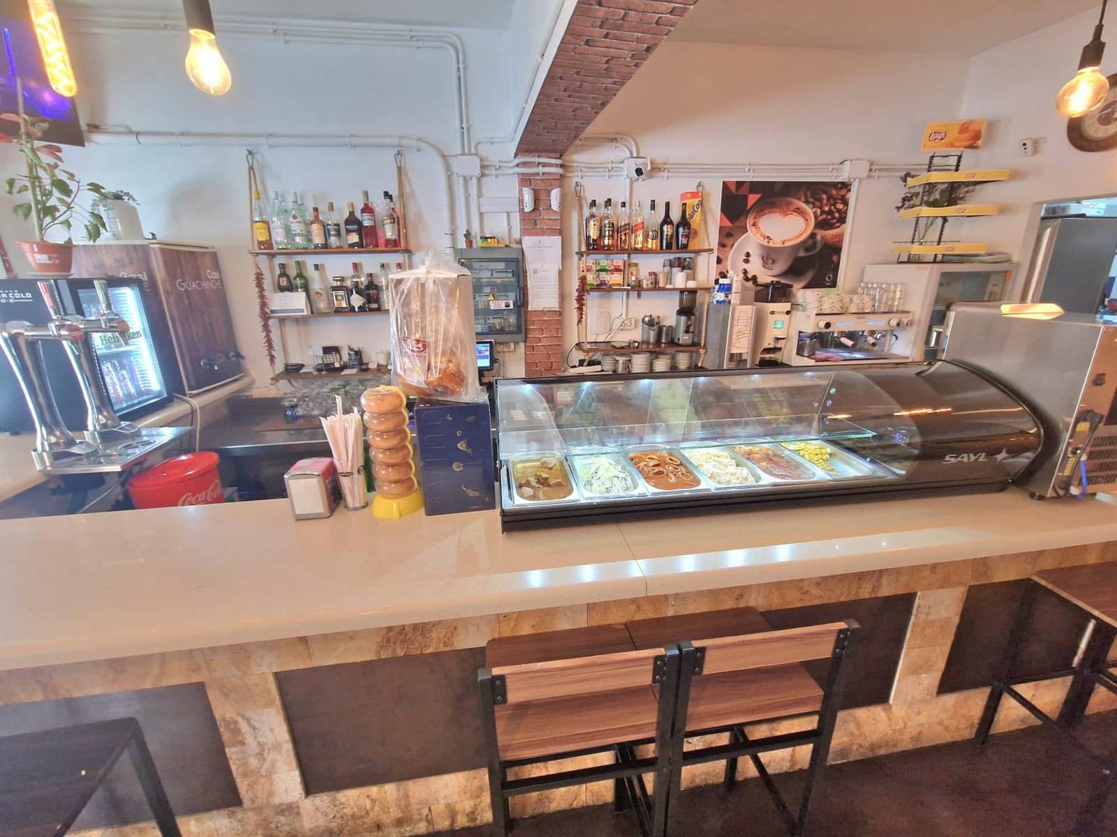 Commercial for rent in Adeje - € 1,000 (Ref: 9690698)