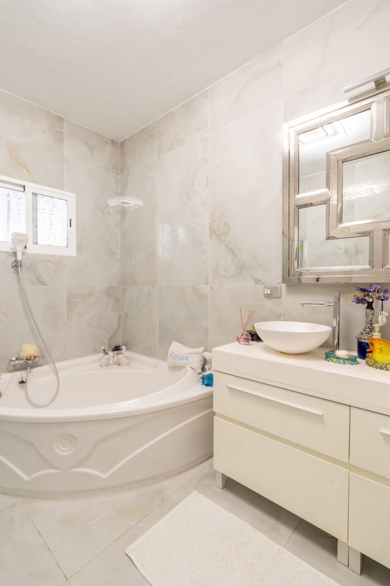 4 sovrum Villa till salu i San Isidro de Abona med pool garage - 699 000 € (Ref: 9759067)