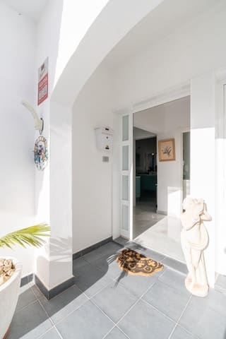 4 Zimmer Villa zu verkaufen in San Isidro de Abona, Granadilla de Abona mit Pool Garage - 630.000 € (Ref: 9759067)