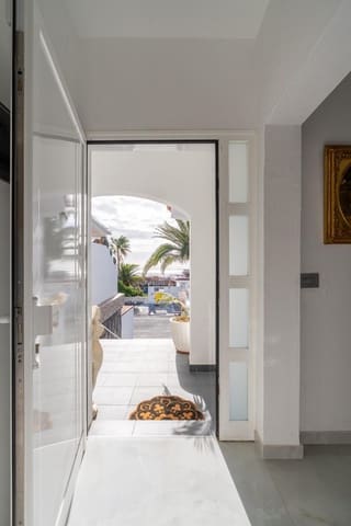 4 Zimmer Villa zu verkaufen in San Isidro de Abona, Granadilla de Abona mit Pool Garage - 630.000 € (Ref: 9759067)